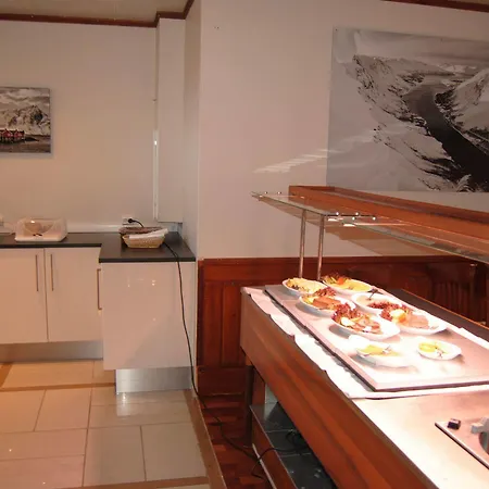 Bjerkvik Hotell 호텔 4*